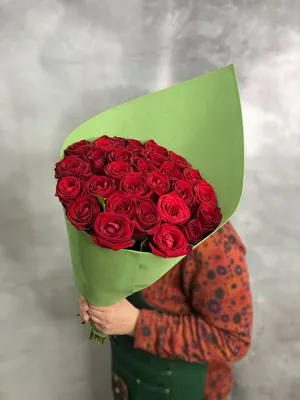 Руби: 29 красных роз с эвкалиптом по цене 12625 ₽ - купить в RoseMarkt с  доставкой по Санкт-Петербургу