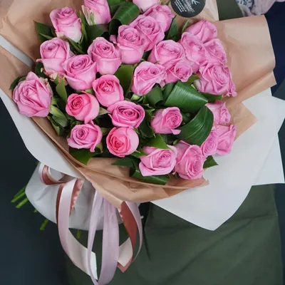 Красивые розы в букете из 101 шт. купить в СПб дешево. Заказать свежие розы  недорого с доставкой. Купить розы в Санкт-Петербурге в интернет магазине.  Доставка роз 24 часа.