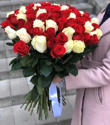 Букет невесты из белых и красных роз | доставка по Москве и области