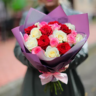 Купить Букет Белых и Красных Роз в Двойной Упаковке, в магазине Букет-СПб -  Доставка цветов в Санкт-Петербурге недорого | Заказать букет с доставкой в  Букет-Питер