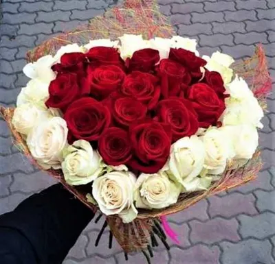 Букет из 19 красно-белых роз (50 см) за 2690р. Позиция № 3946