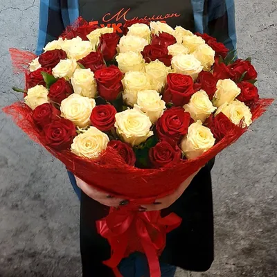 Купить Букет красные розы и белые лилии с оформлением R1500 в Москве, цена  5 500 руб.