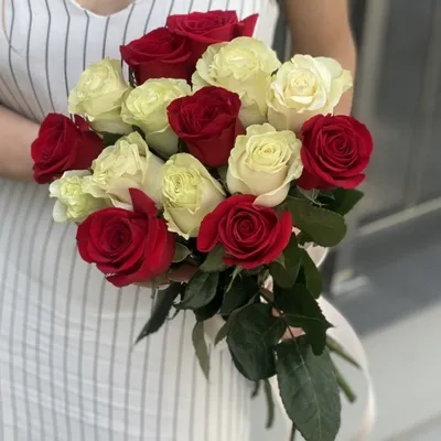 Букет из 11 красно-белых роз в Оренбурге купить, заказать с доставкой -  Fleur