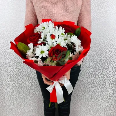 Букет из 25 белых и красных роз купить в Новосибирске | Доставка, цена