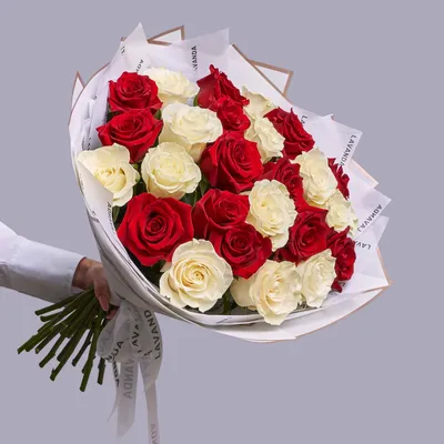 25 красных и белых роз по цене 7340 ₽ - купить в RoseMarkt с доставкой по  Санкт-Петербургу