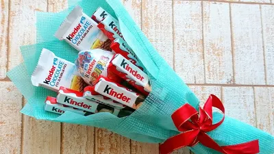 Букет из конфет Киндер / сладкий подарок своими руками / съедобный букет из  киндера / вкусный букет - YouTube