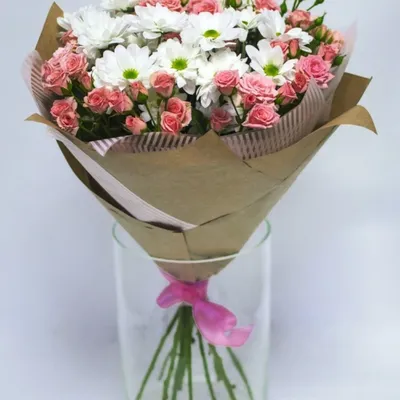 Букет из кустовых роз и хризантем заказать с доставкой 24/7 по Москве и  Московской области.
