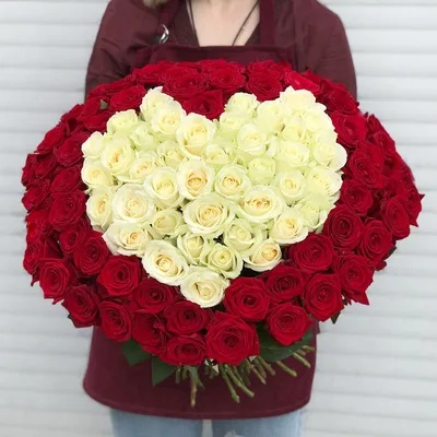 Купить букет в виде сердца из белых и красных роз в Комсомольске-на-Амуре ❤  Azeriflores.ru — Комсомольск-на-Амуре