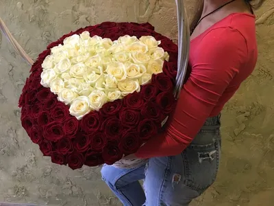 Букет «Сердце из 101 красно-белой розы» купить в Москве в Букет-Элит