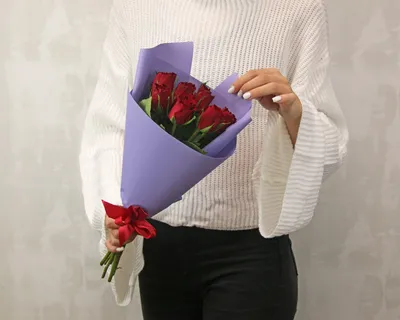Букет из 7 красных роз Эквадор 70 см - купить в Москве по цене 2990 р -  Magic Flower
