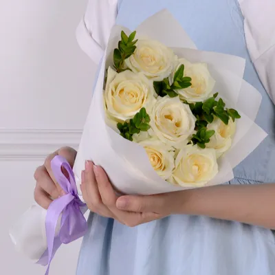 Букет из 7 белых роз в Саратове - Купить с доставкой - Цена 1890 руб. |  Заказать в интернет-магазине «FlowBerry»