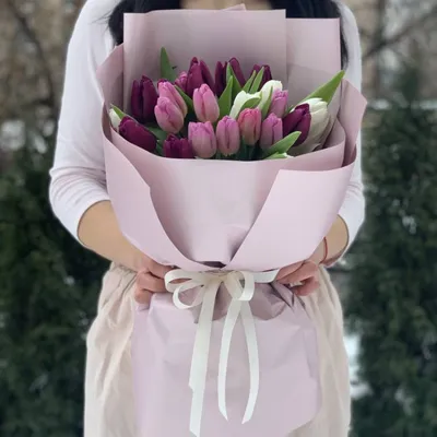 Букет красных тюльпанов 35 шт. в бумаге крафт | Flowers Valley