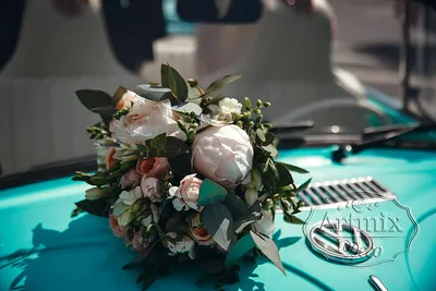 Букет невесты из воздушных пионов и бутоньерка для жениха - Артмикс Декор