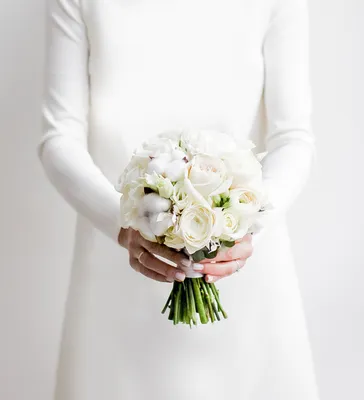 Купить «Букет невесты красный из пионовидных роз art. 05-114» по доступной  цене с доставкой по Москве в салоне Fl-er