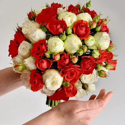 Свадебный букет из маленькой розы красной и белой | Букет невесты на заказ  - Киев