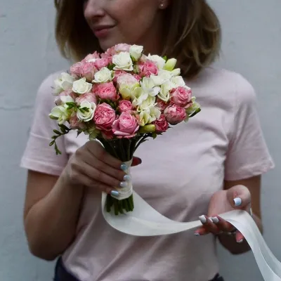 Купить Букет невесты с пионовидными и кустовыми розами в Москве недорого с  доставкой