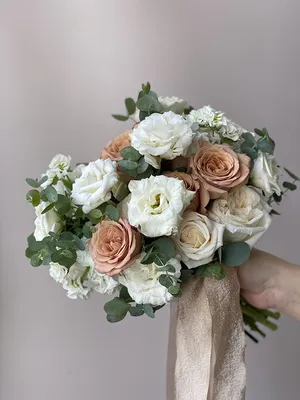 Свадебные букеты невесты из кустовых роз — купить недорого с доставкой в  Москве, цены