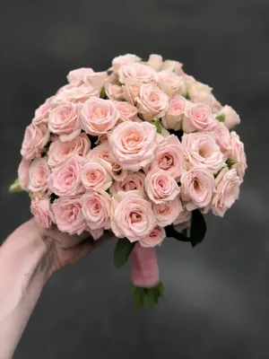 Купить букет невесты из 39 кустовых роз недорого.