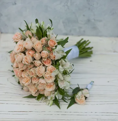 Букет невесты из кустовых пионовидных роз | доставка по Москве и области