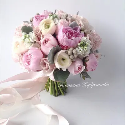 Букет невесты с пионами, розами и эвкалиптом купить в Твери по цене 5650  рублей | Камелия