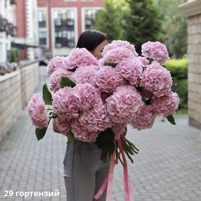 Букет с гортензией и одноголовыми розами купить, заказать с доставкой в  Москве, цены