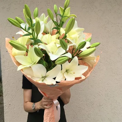 15 белых лилий в букете за 12 090 руб. | Бесплатная доставка цветов по  Москве