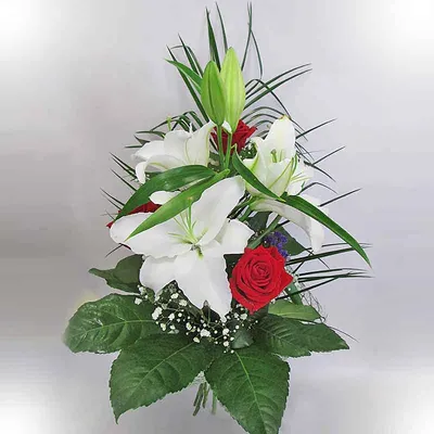 Букет цветов из роз, белых лилий и кустовой гвоздики | Flowers Valley