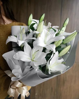 Купить Букет из лилии и роз по цене 3290₽ доставка в Рязани |  http://Cvetnik62.ru