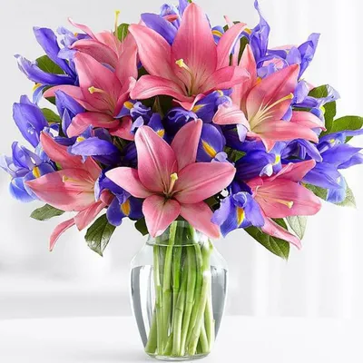 Лилии с ирисами в букете - 35 шт. за 12 590 руб. | Бесплатная доставка  цветов по Москве