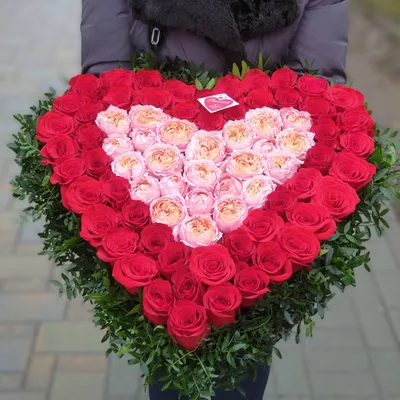 Купить Коробка в виде Сердца с Подсолнухами и Красными Розами, в магазине  Букет-СПб - Доставка цветов в Санкт-Петербурге недорого | Заказать букет с  доставкой в Букет-Питер