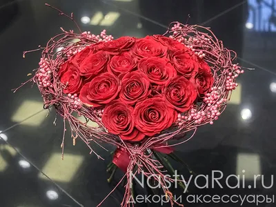 Купить букет из 31 розы в виде сердца в Астрахани