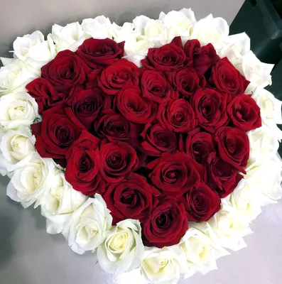 Купить Букет в виде Сердца из Роз и клубники с бесплатной доставкой по  Москве | Butik-Flowers