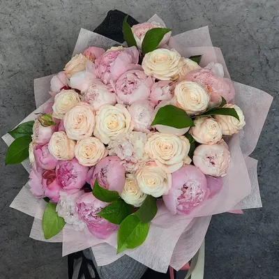 Букет-микс из пионов и роз за 13 790 руб. | Бесплатная доставка цветов по  Москве
