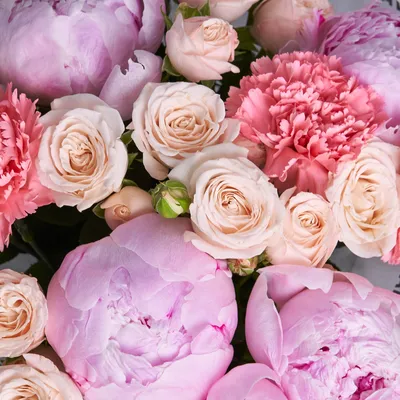 Купить букет невесты из нежных пионов и роз в Москве с доставкой