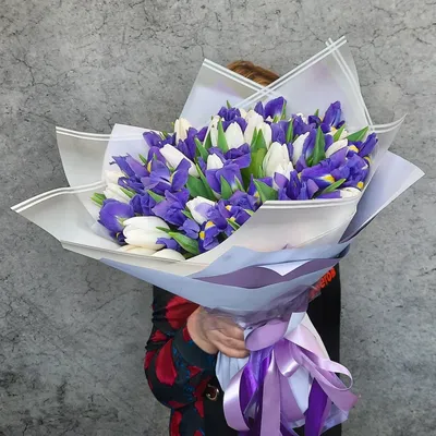 Букет с тюльпанами микс, ирисами и мимозой в упаковке купить в Твери по  цене 2300 рублей | Камелия