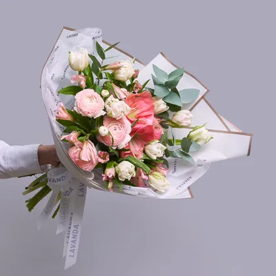 https://iriskaflowers.ru/product/sbornyj-avtorskij-buket-dyhanie-nezhnosti-s-ranunkulyusami/