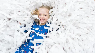 Бумажное шоу с цветной бумагой - Детские праздники в СПб | Сказочная галерея