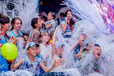Заказать Бумажное шоу в Москве, бумажная дискотека на детский праздник