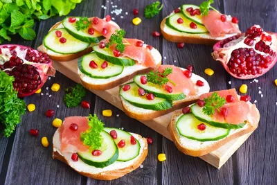 Бутерброды с авокадо красной рыбой и творожным сыром рецепт фото пошагово и  видео - 1000.menu