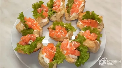 Бутерброды с красной рыбой и сливочным сыром - Лайфхакер