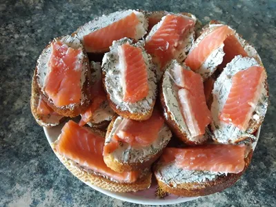 Бутерброды с красной рыбой и сливочным сыром, рецепт с фото | Простые  рецепты с фото