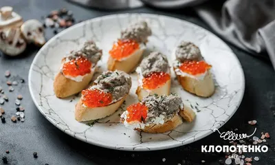 Канапе с грибным паштетом и красной икрой от Евгения Клопотенко