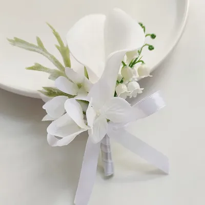 Комплект из классического круглого букета невесты и бутоньерки - заказать  доставку цветов в Москве от Leto Flowers