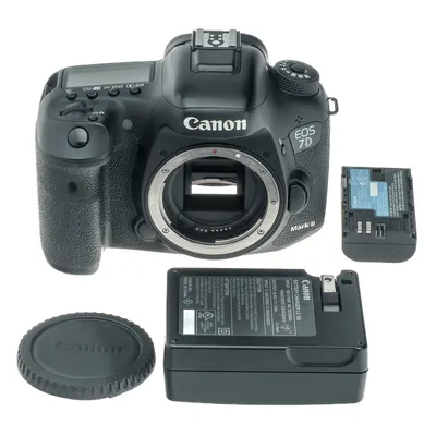 Canon EOS 7D Camera DS126251 w/ 18-135mm Lens, Strap, Charger, Filter, 16GB  Card | eBay