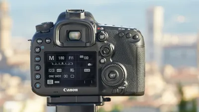 Best Memory Card Canon 7D Mark II | Alik Griffin