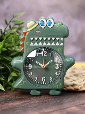 Часы будильник с цифрами общий план…» — создано в Шедевруме