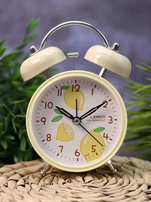 Часы - будильник, показывают время …» — создано в Шедевруме