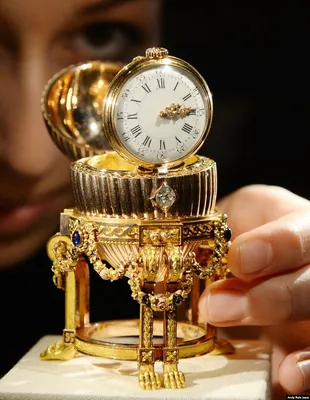 Фотоновость: Путин подарил Эрмитажу яйцо-часы Фаберже
