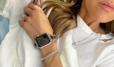 часы нарисованные на женской руке есть место для надписи Stock Photo |  Adobe Stock
