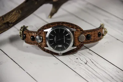 Мужские часы напульсник чёрные часы на руку на заказ кожаный ремешок в  интернет-магазине Ярмарка Мастеров по цене 8250 ₽ – Q3PXIBY | Часы  наручные, Курган - доставка по России